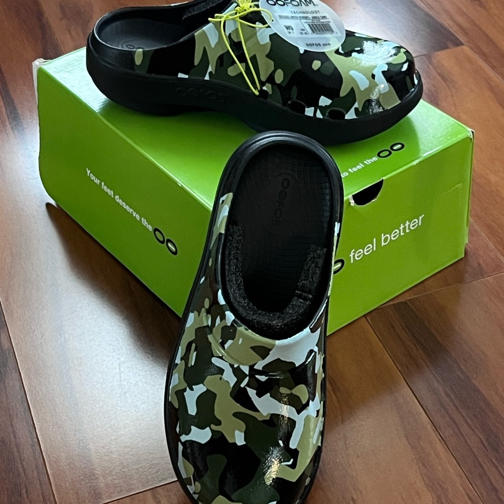 OOFOS *Limited Edition* Women’s Jungle Camo Clogs